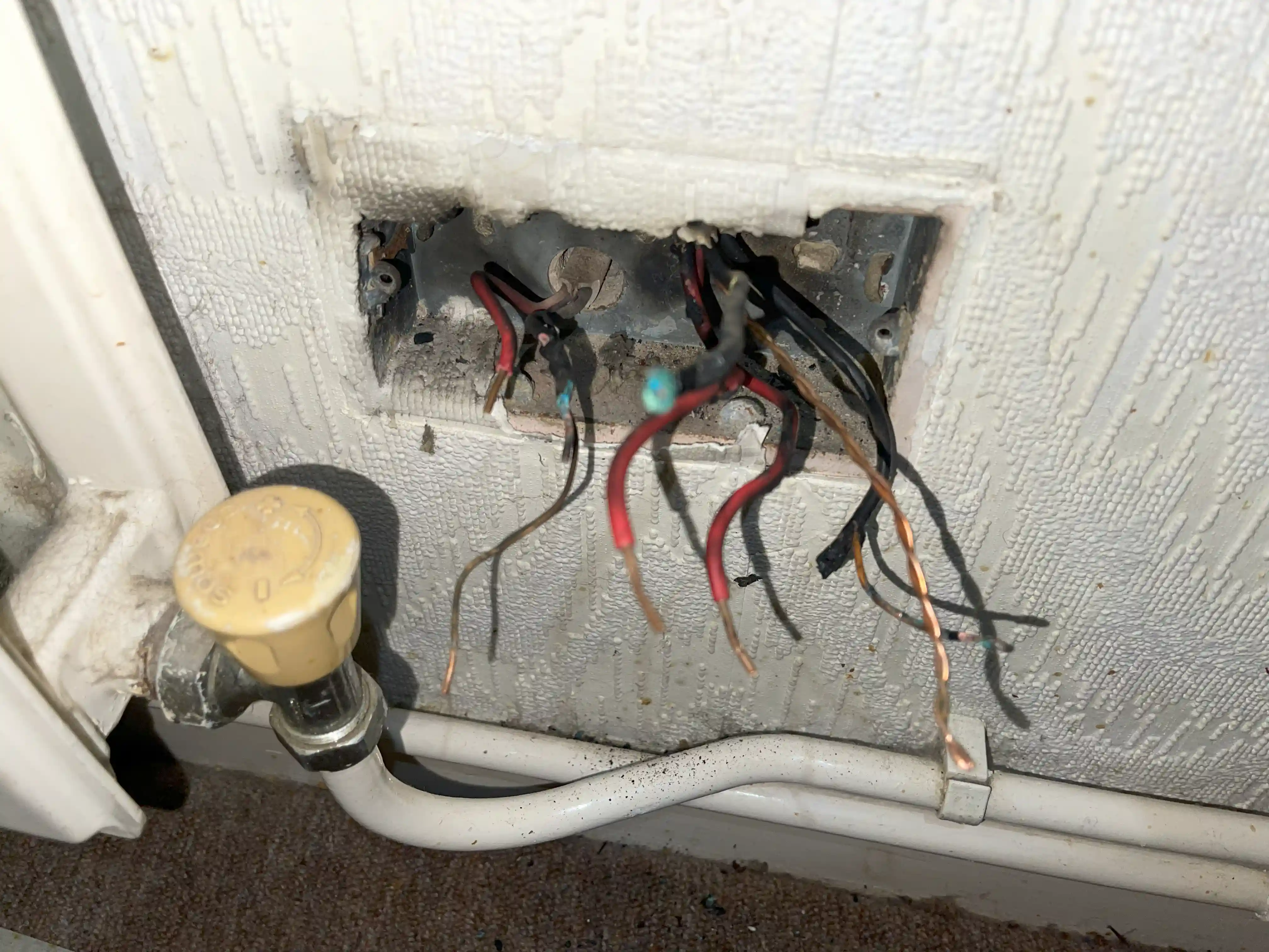 24 Hours Emergency Electrician near Grove Park